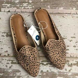 Super cute!! NWT Universal Threads Animal Print Slide